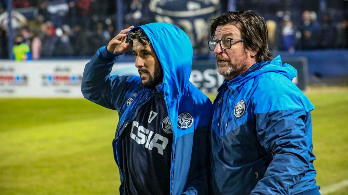 Braian Sánchez junto al DT Alfredo Berti