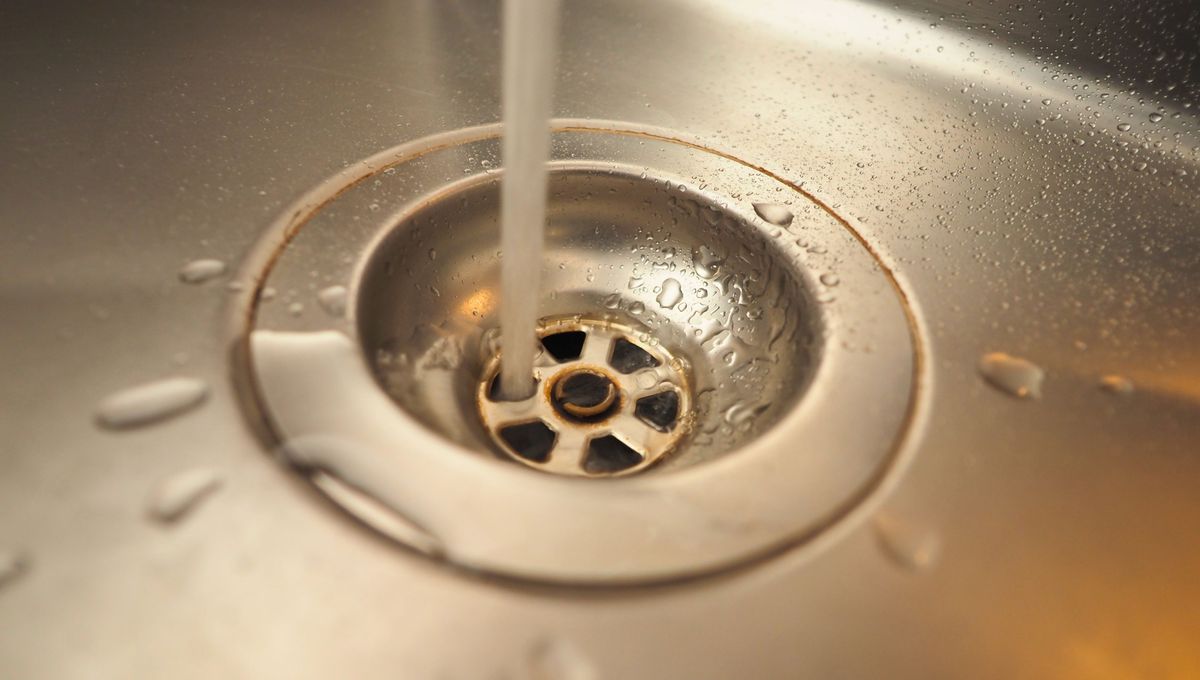 Con un chorro de vinagre: cómo realizar una limpieza profunda del desagüe
