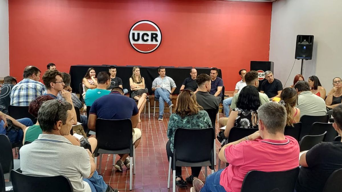 La UCR local ratificó el compromiso de fortalecer el frente Cambia Mendoza y se emitió un documento respecto al tratamiento de la Ley Ómnibus en el Congreso. La UCR local ratificó el compromiso de fortalecer el frente Cambia Mendoza y se emitió un documento respecto al tratamiento de la Ley Ómnibus en el Congreso.