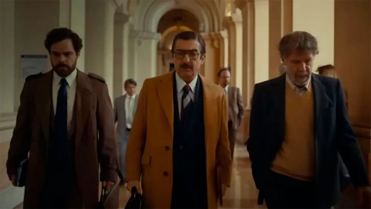 Claudio Da Passano junto a Ricardo Darín y Peter Lanzani en una de las secuencias de la película "Argentina, 1985".