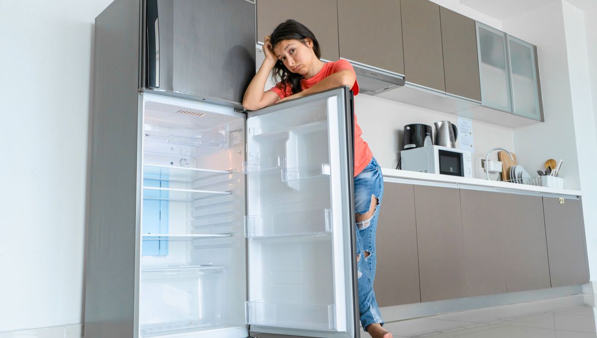 Etiqueta los recipientes con comida con la fecha de almacenamiento y el nombre del alimento que contiene. Etiqueta los recipientes con comida con la fecha de almacenamiento y el nombre del alimento que contiene.