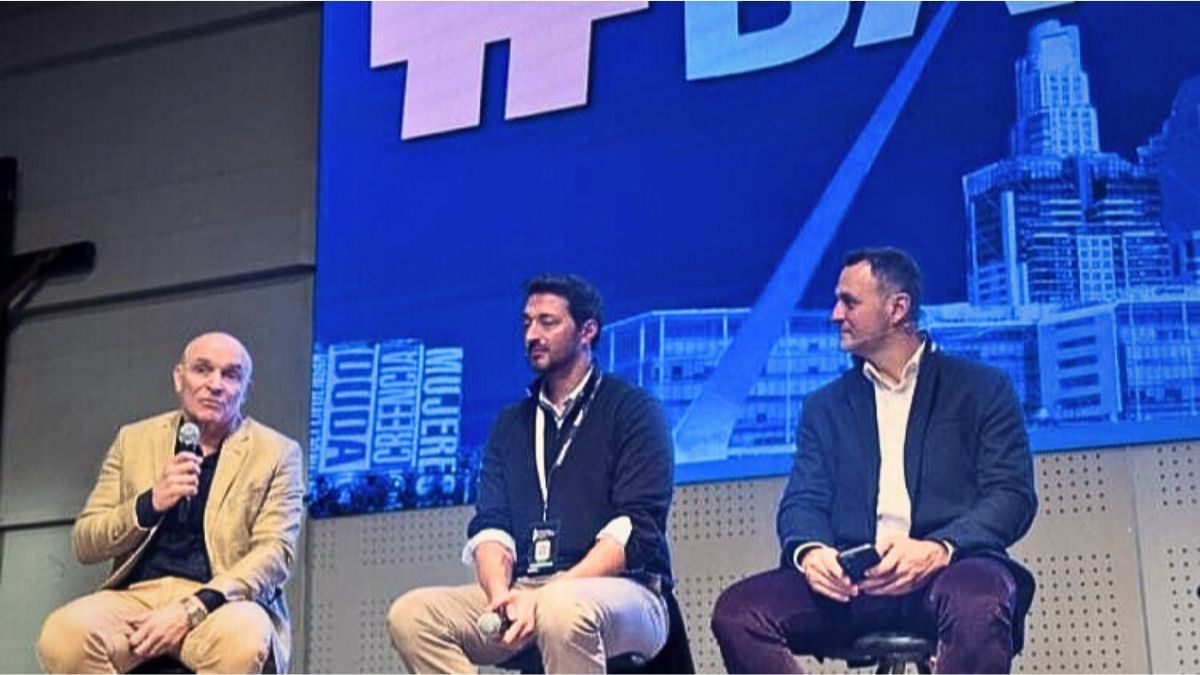 José Luis Esperte durante su disertación en el congreso que organizó la UCA.