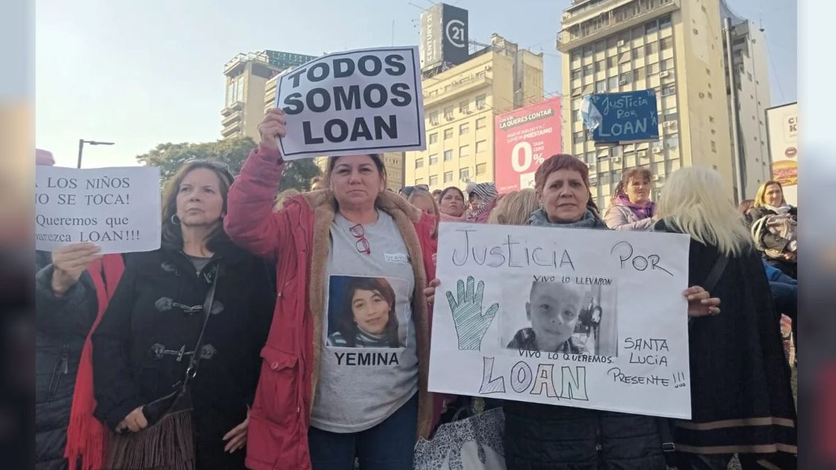 Cientos de personas acompañaron el reclamo por la aparición con vida de Loan Peña, en el Obelisco de Buenos Aires Cientos de personas acompañaron el reclamo por la aparición con vida de Loan Peña, en el Obelisco de Buenos Aires
