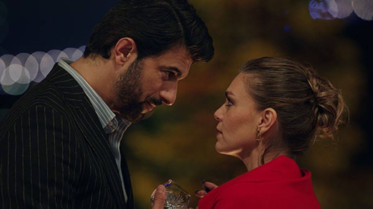 Romántica. Así es la serie turca Amor y riqueza en la que brillan Engin Akyürek y Asli Enver. Romántica. Así es la serie turca Amor y riqueza en la que brillan Engin Akyürek y Asli Enver.
