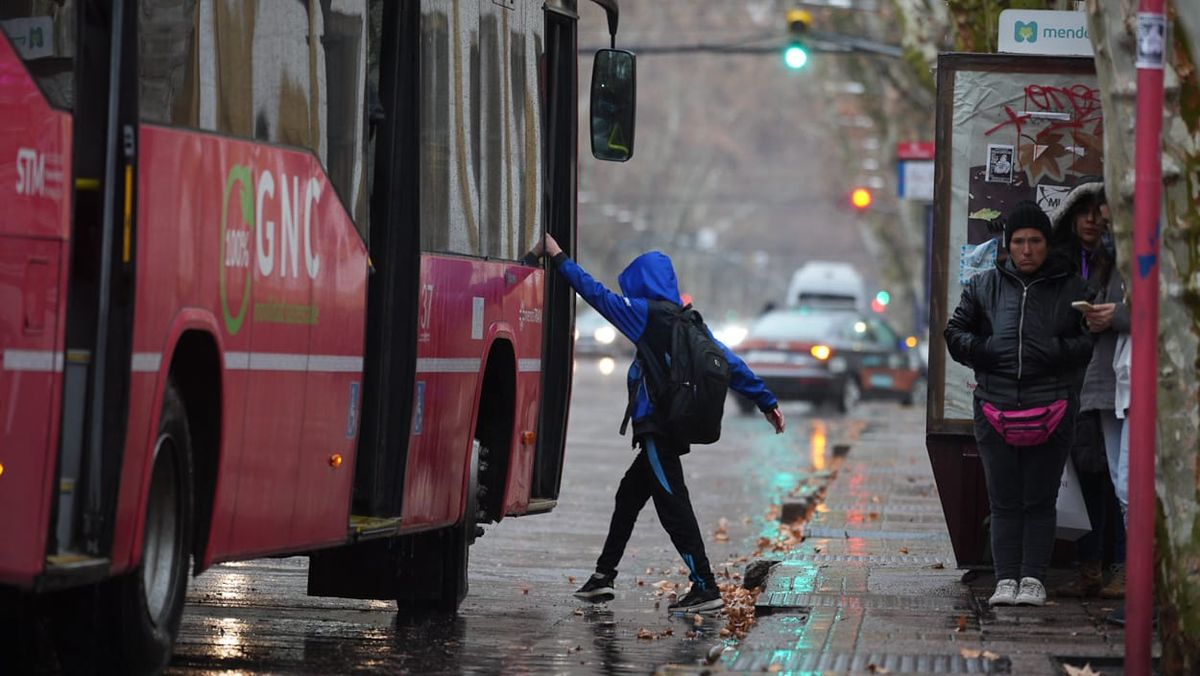 Octubre se despide con tormentas y viento Zonda en la precordillera. Octubre se despide con tormentas y viento Zonda en la precordillera.