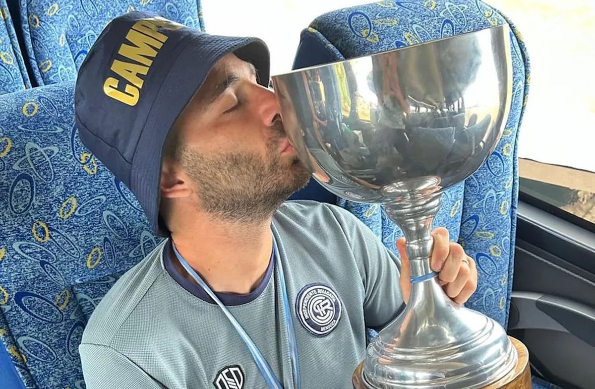 Diego Tonetto campeón del ascenso 2023 con Independiente Rivadavia.