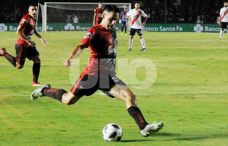 Gustavo Toledo está cada vez más lejos de Colón