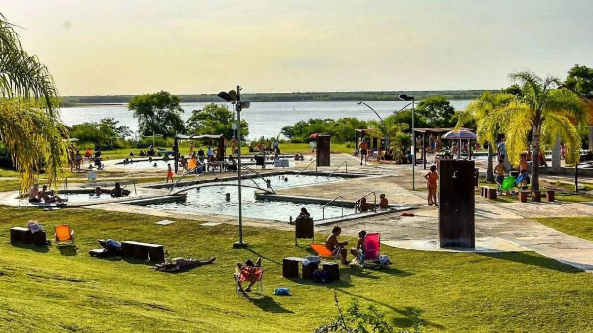 Vacaciones de verano: en Termas de La Paz hay una vista espectacular desde la barranca del río Paraná Vacaciones de verano: en Termas de La Paz hay una vista espectacular desde la barranca del río Paraná