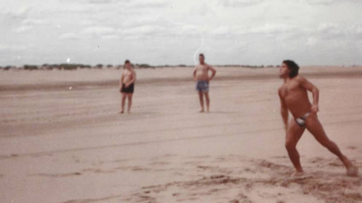 En la playa de Marisol, Maradona encontró un refugio. En la playa de Marisol, Maradona encontró un refugio.
