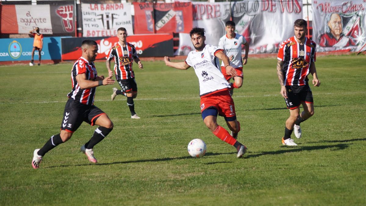 Matías Viguet, figura clave en el triunfo de Maipú en Mataderos