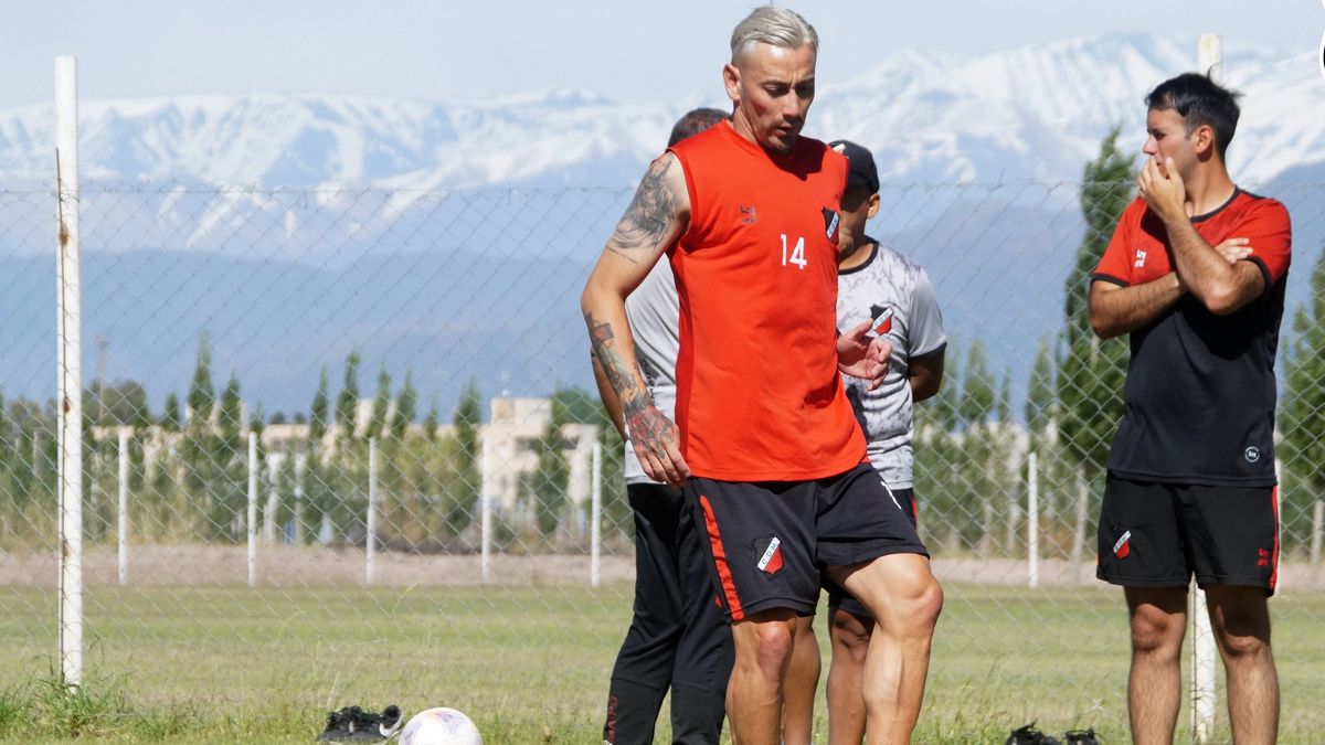 Rubens Sambueza es una de la figuras del Deportivo Maipú. Rubens Sambueza es una de la figuras del Deportivo Maipú.