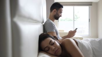 Le devolvió las pertenencias a su ex y había algo que delató una infidelidad