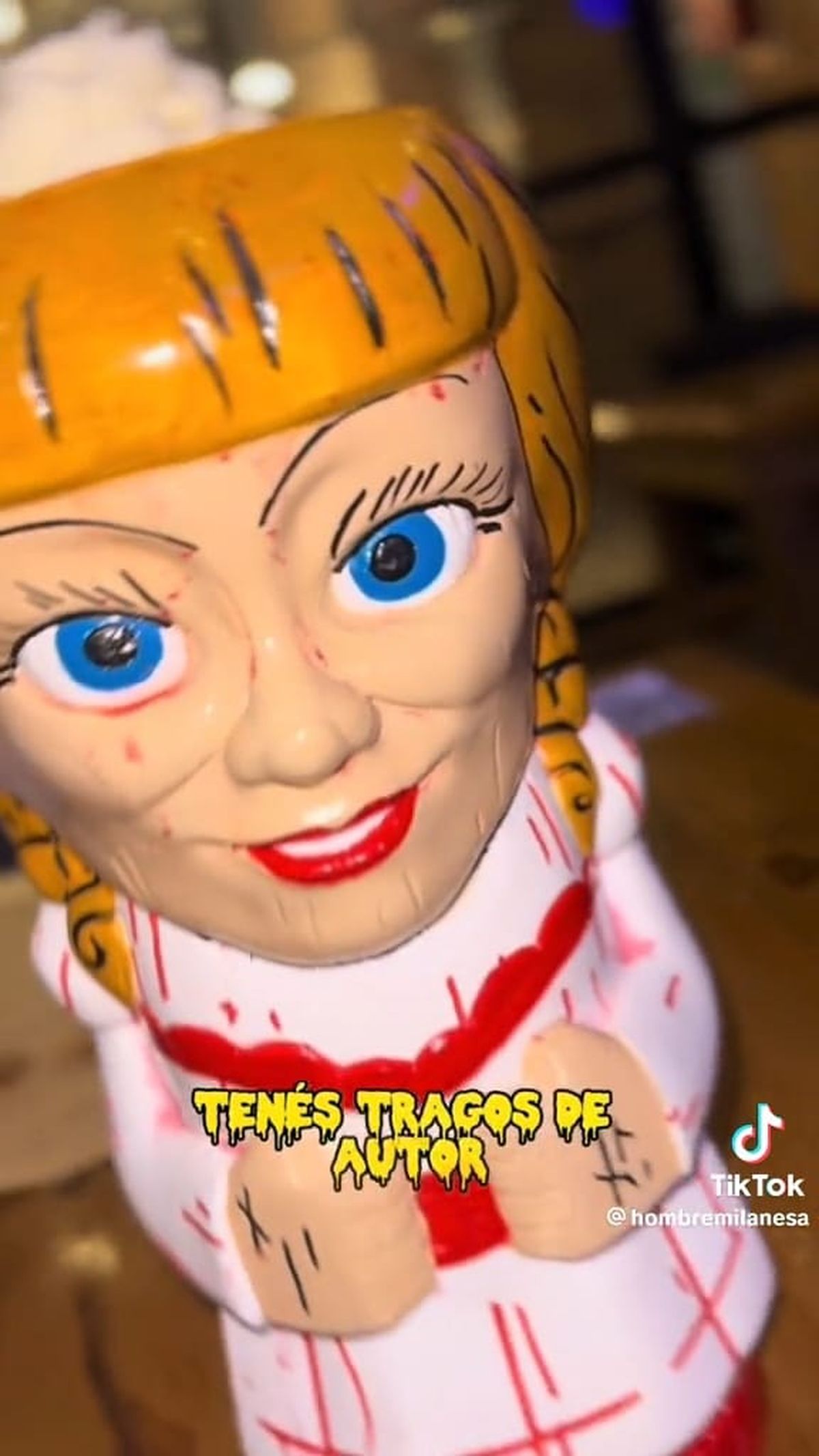 En el bar temático hay murales, máscaras, tragos y comidas de terror. En el bar temático hay murales, máscaras, tragos y comidas de terror.