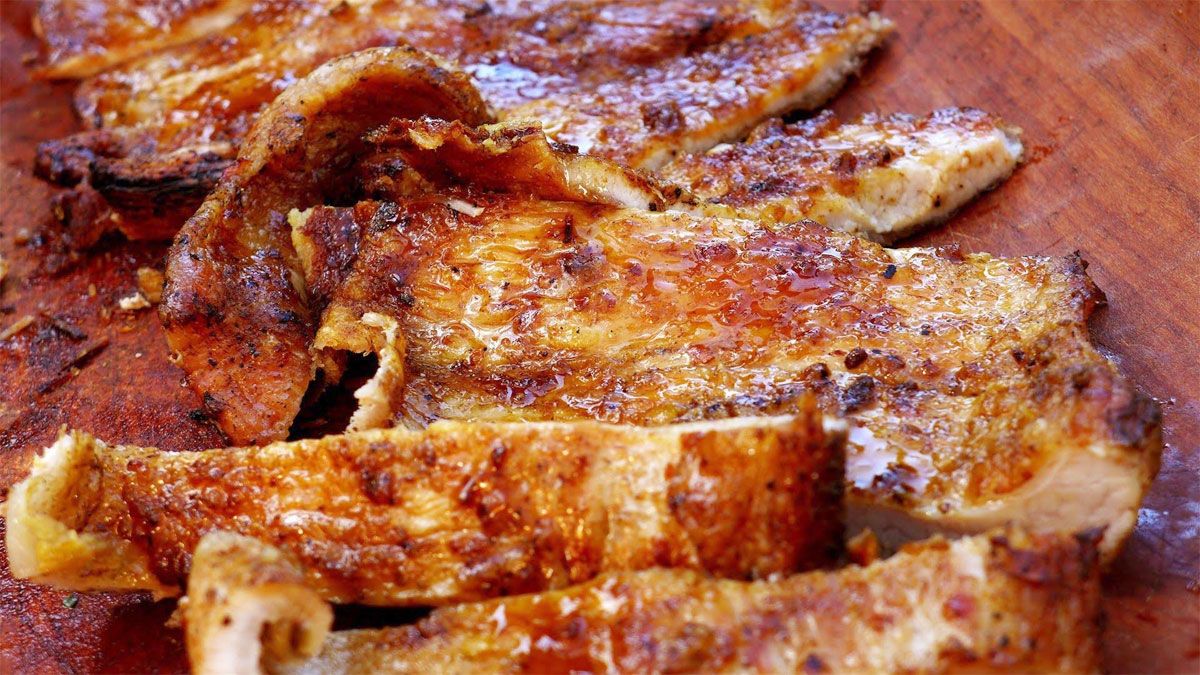 A la gente le encanta los distintos cortes de carne, embutidos y achuras del asado y come sin parar, muchas veces hasta explotar.