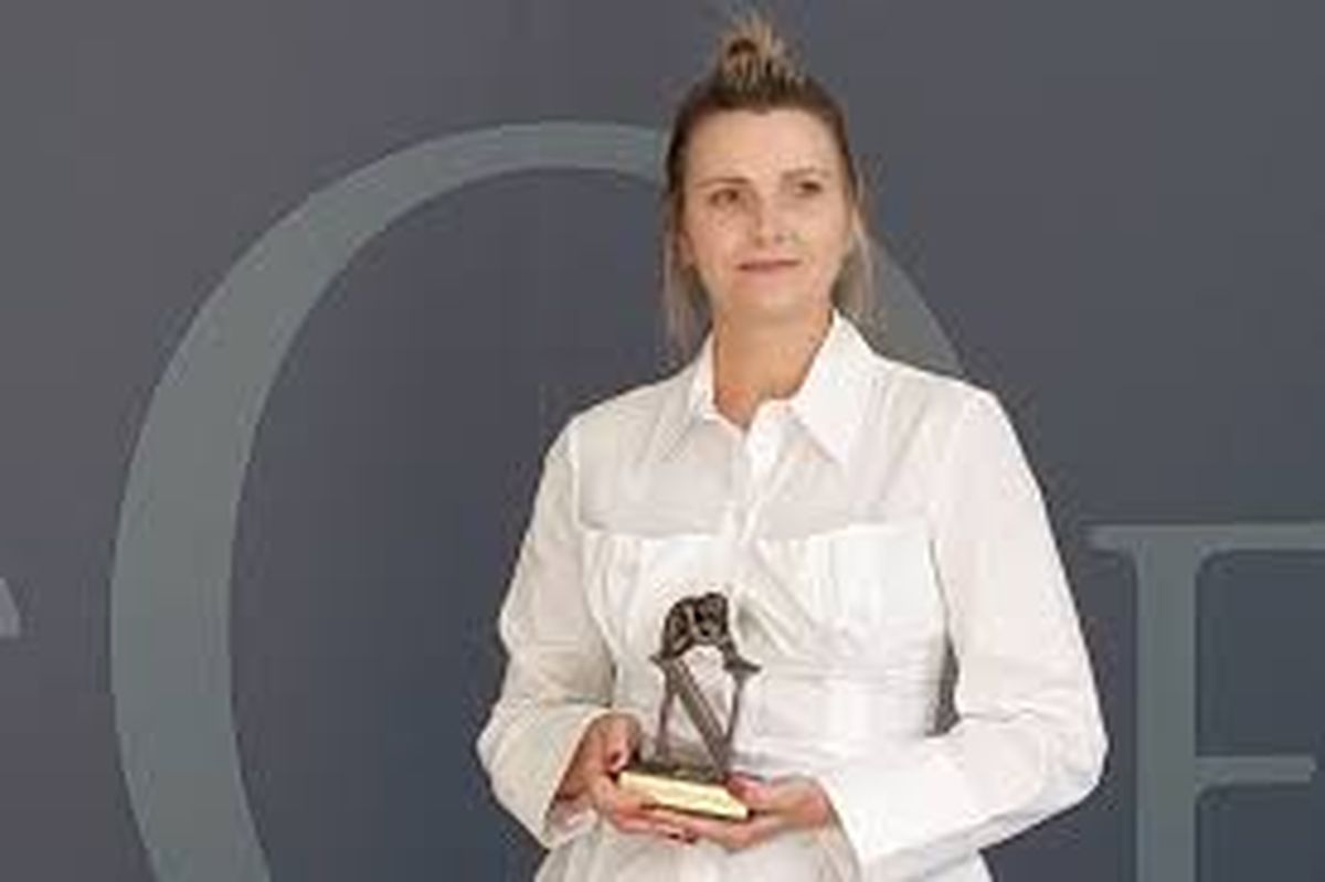 Silvia Hidalgo con el Premio Tusquets. Silvia Hidalgo con el Premio Tusquets.