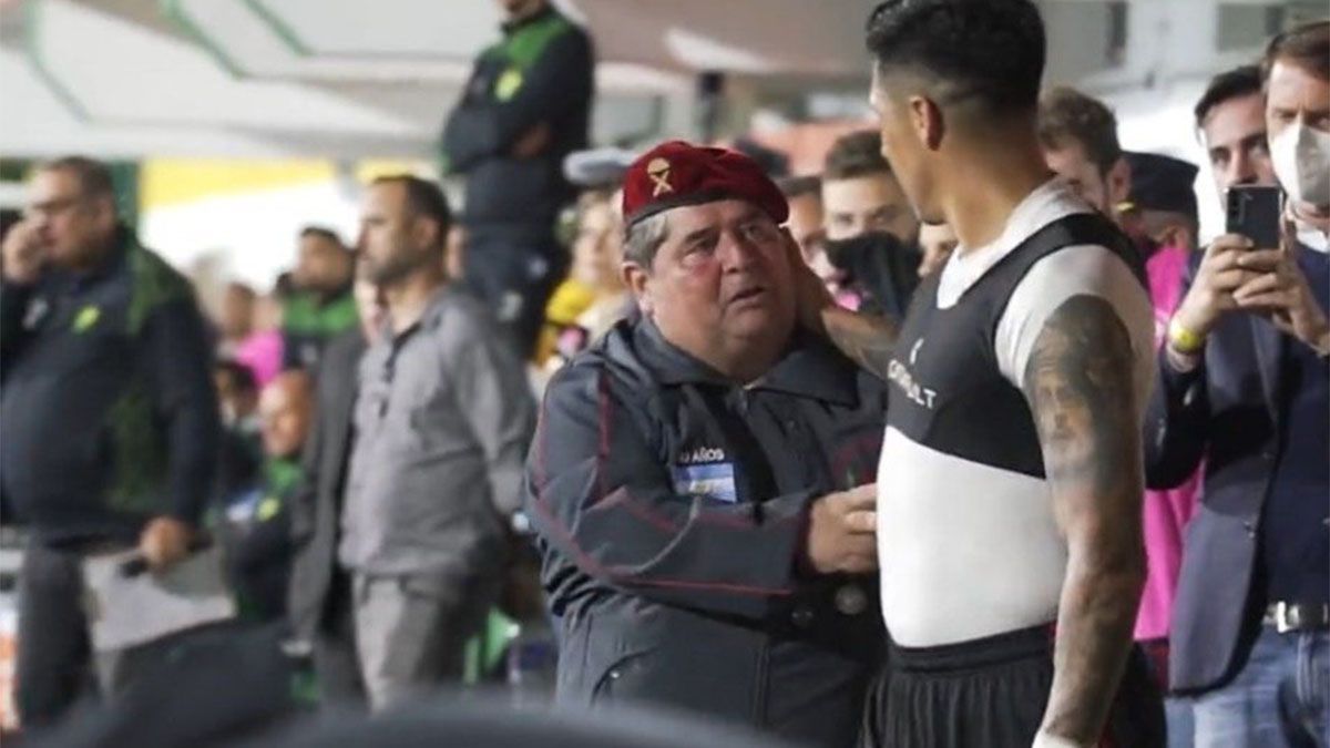 Enzo Pérez le regaló su camiseta a un héroe de Malvinas.