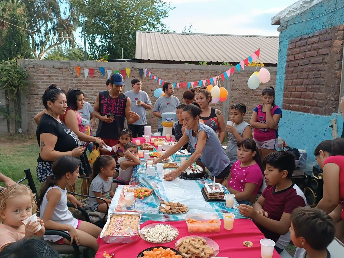Cumpleaños alegres y con hermosas tortas para los agasajados de cada mes. Cumpleaños alegres y con hermosas tortas para los agasajados de cada mes.
