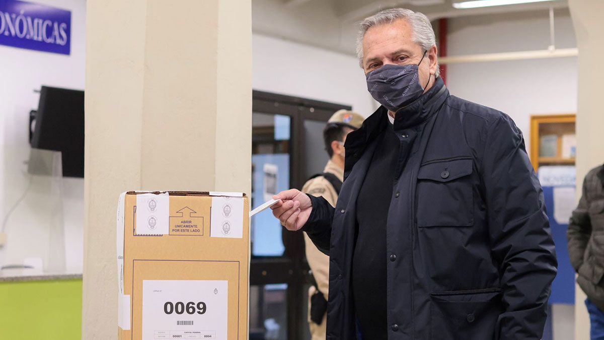 PASO 2021: Alberto Fernández emitió su voto en Puerto Madero