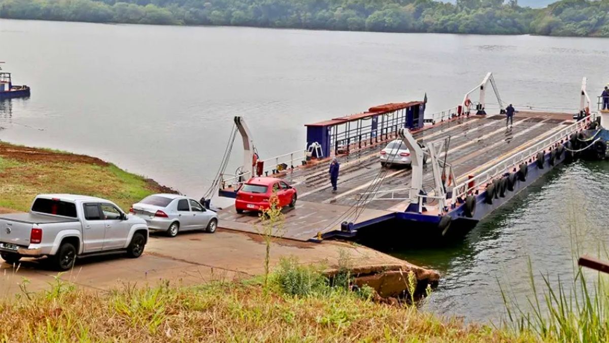 El pueblo está en la frontera con Brasil. El pueblo está en la frontera con Brasil.