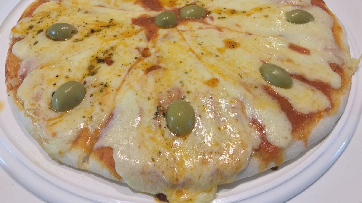 Nada más rico que elaborar este chimichurri casero con una fácil receta y saborear la mejor pizza.