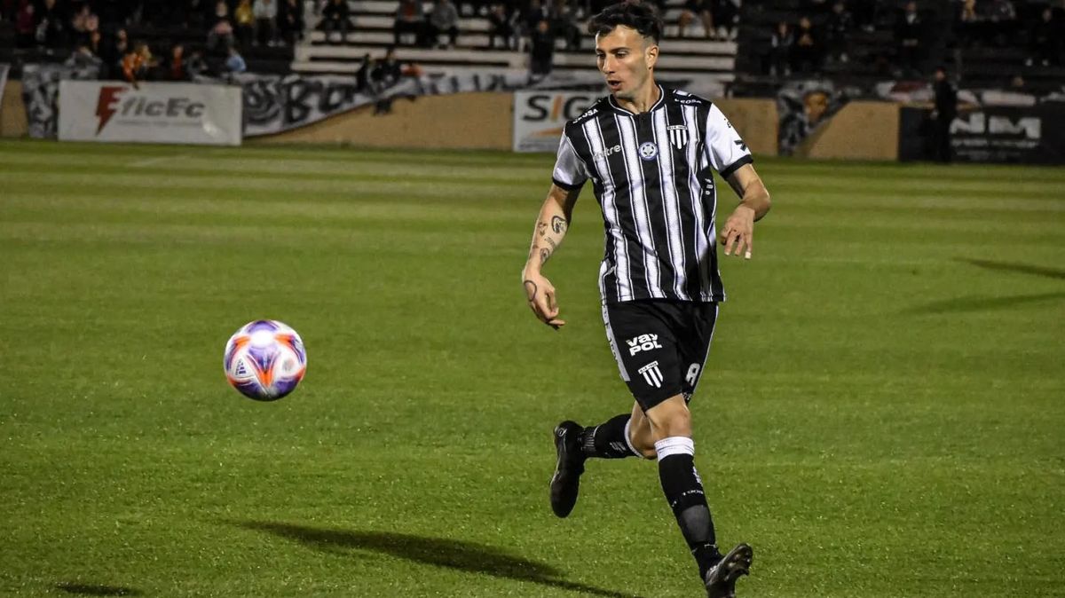 Santiago López es un jugador que tiente mucho manejo y convierte goles. Santiago López es un jugador que tiente mucho manejo y convierte goles.