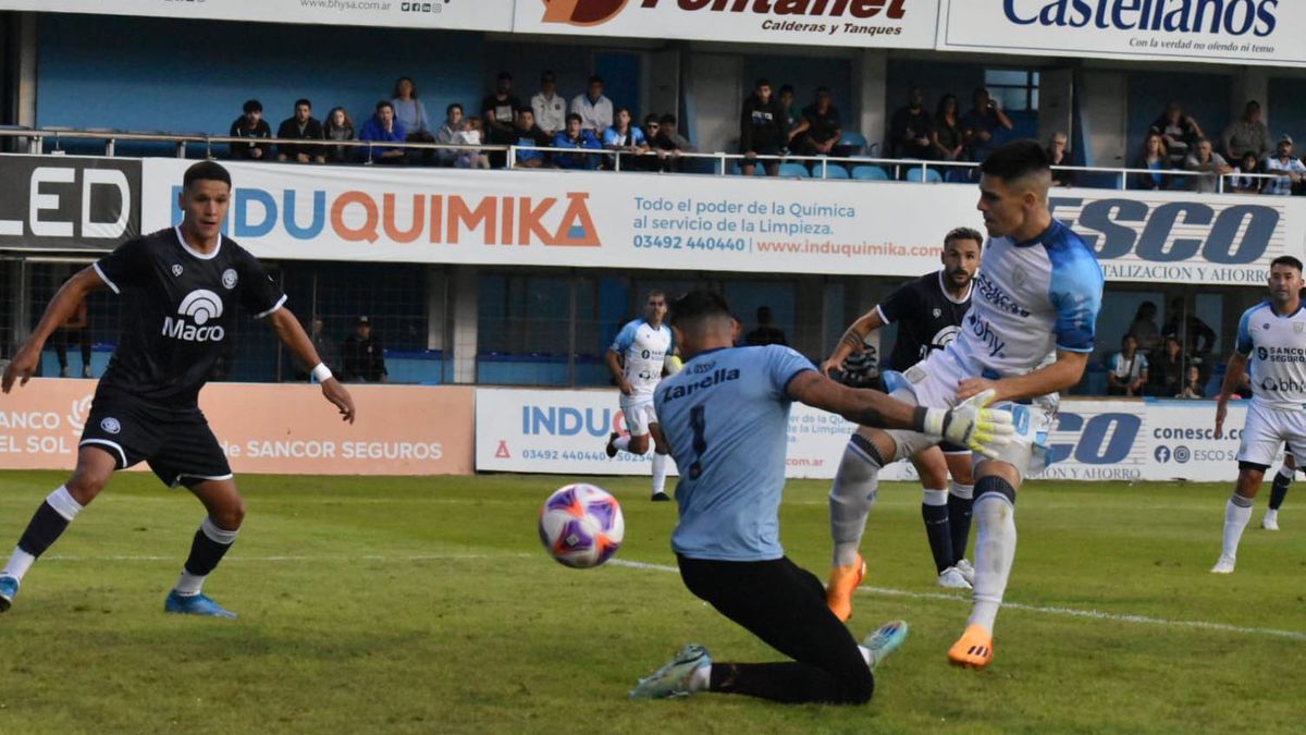 Alex Arce llegó a los 12 tantos. Es el goleador de Independiente Rivadavia y del torneo.