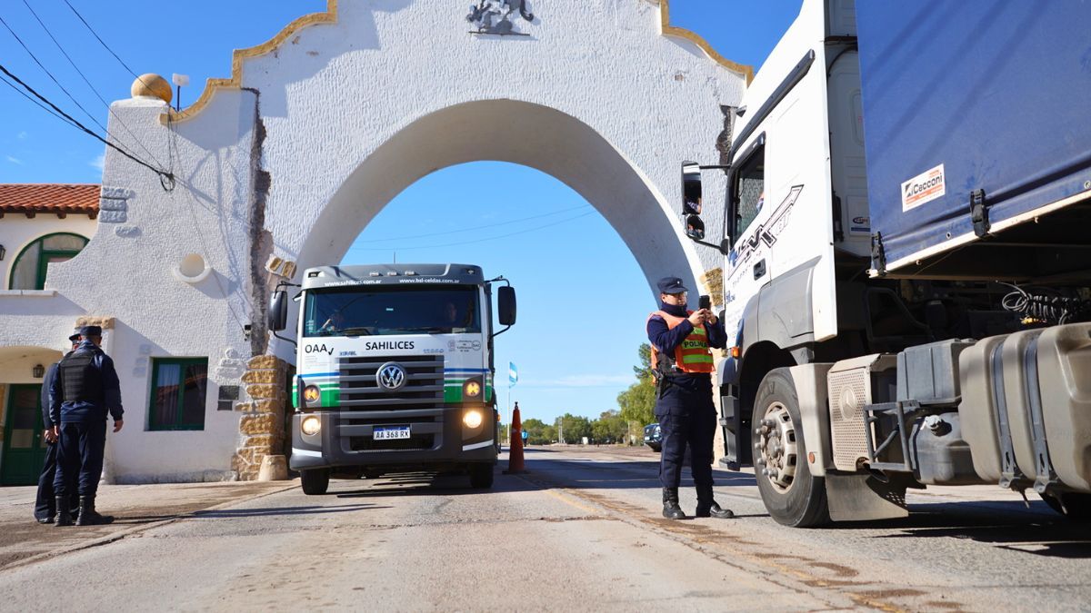 San Luis y Mendoza acordaron la creación de un centro de monitoreo en Desaguadero. San Luis y Mendoza acordaron la creación de un centro de monitoreo en Desaguadero.