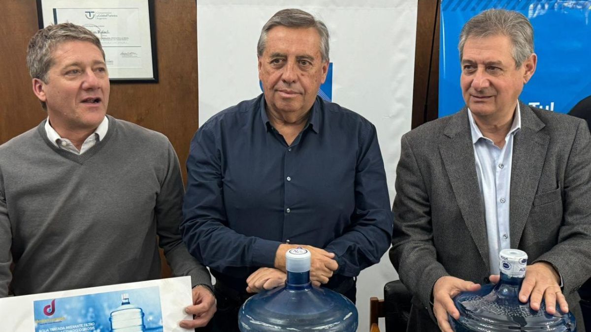 (De derecha a izquierda) el intendente de San Rafael, Omar Félix, el superintendente General de Irrigación, Sergio Marinelli y el presidente del Tribunal Administrativo de Irrigación, Gustavo Villegas.