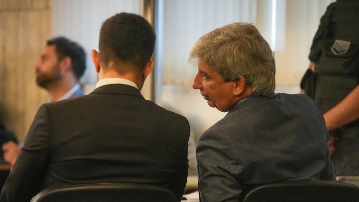 Walter Bento junto a otro de sus hijos, Nahuel, quien está siendo juzgado. Walter Bento junto a otro de sus hijos, Nahuel, quien está siendo juzgado.