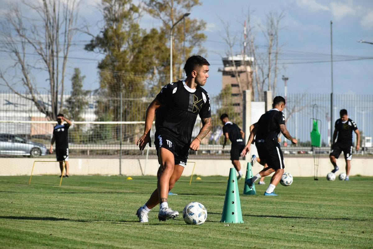Gimnasia de Mendoza trabajó este martes en El Plumerillo ya pensando en el duelo amistoso con el Deportivo Maipú, con ambos preparándose para el debut en la Primera Nacional 2024.