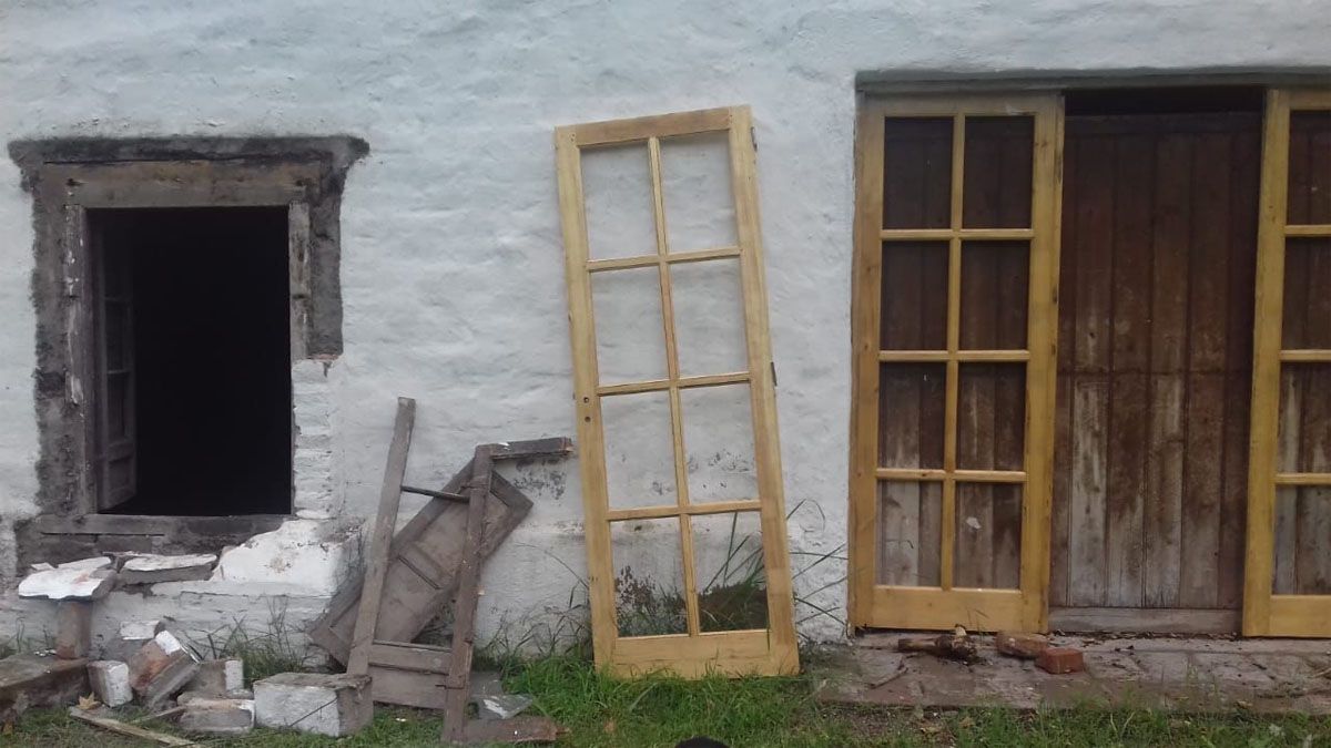 Luego de robar todo lo que encontraban en el viñedo, los ladrones también arrasaron en un galpón de la finca. Luego de robar todo lo que encontraban en el viñedo, los ladrones también arrasaron en un galpón de la finca.