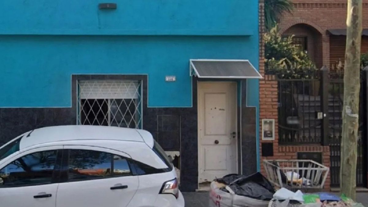La casa en donde padre e hijo cenaron y tomaron bebidas alcohólicas, en La Tablada, donde ocurrió el crimen en medio de una violenta discusión