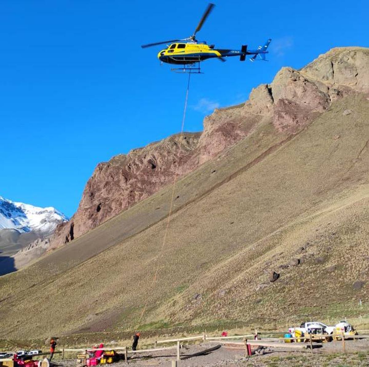 Un equipo especializado lleva adelante los rescates en el Aconcagua. Ya hubo más de 100 evacuaciones. Un equipo especializado lleva adelante los rescates en el Aconcagua. Ya hubo más de 100 evacuaciones.