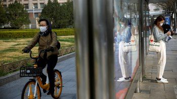 Coronavirus: la OMS confirmó que la enfermedad no se transmite por el aire