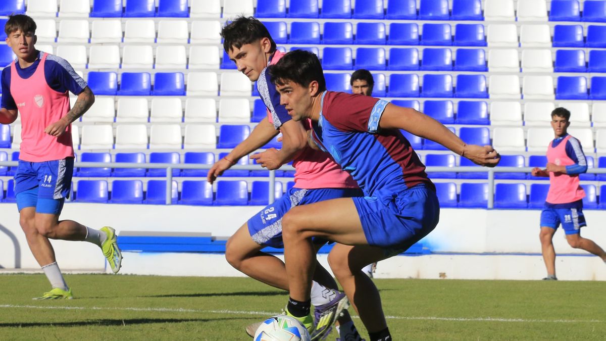 El plantel de Godoy Cruz se entrenó en el  estadio Feliciano Gambarte en la cuenta regresiva de su vuelta al barrio.