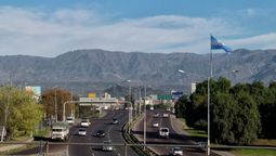 La Ruta 7, a la altura del Acceso Este, es donde tiene la mayor concentración vehicular y por lo tanto es potencialmente el lugar en donde podrían colocarse los peajes a futuro.&nbsp;