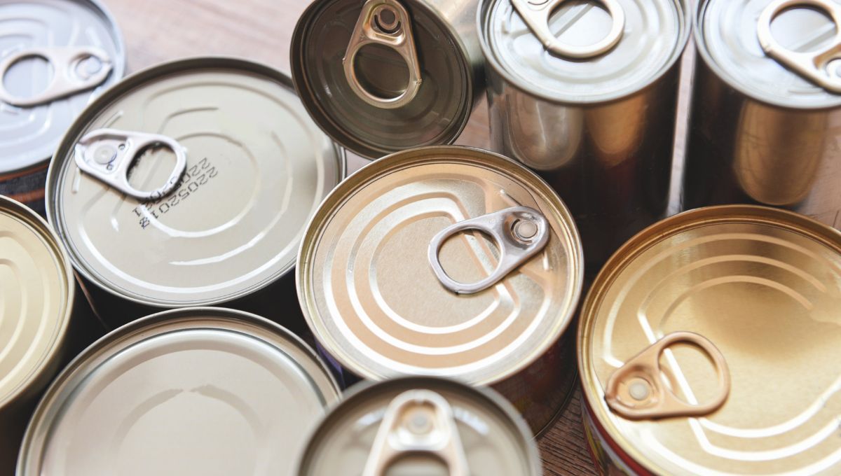 El primer paso ser&aacute; limpiar correctamente el interior y exterior de las latas.&nbsp;