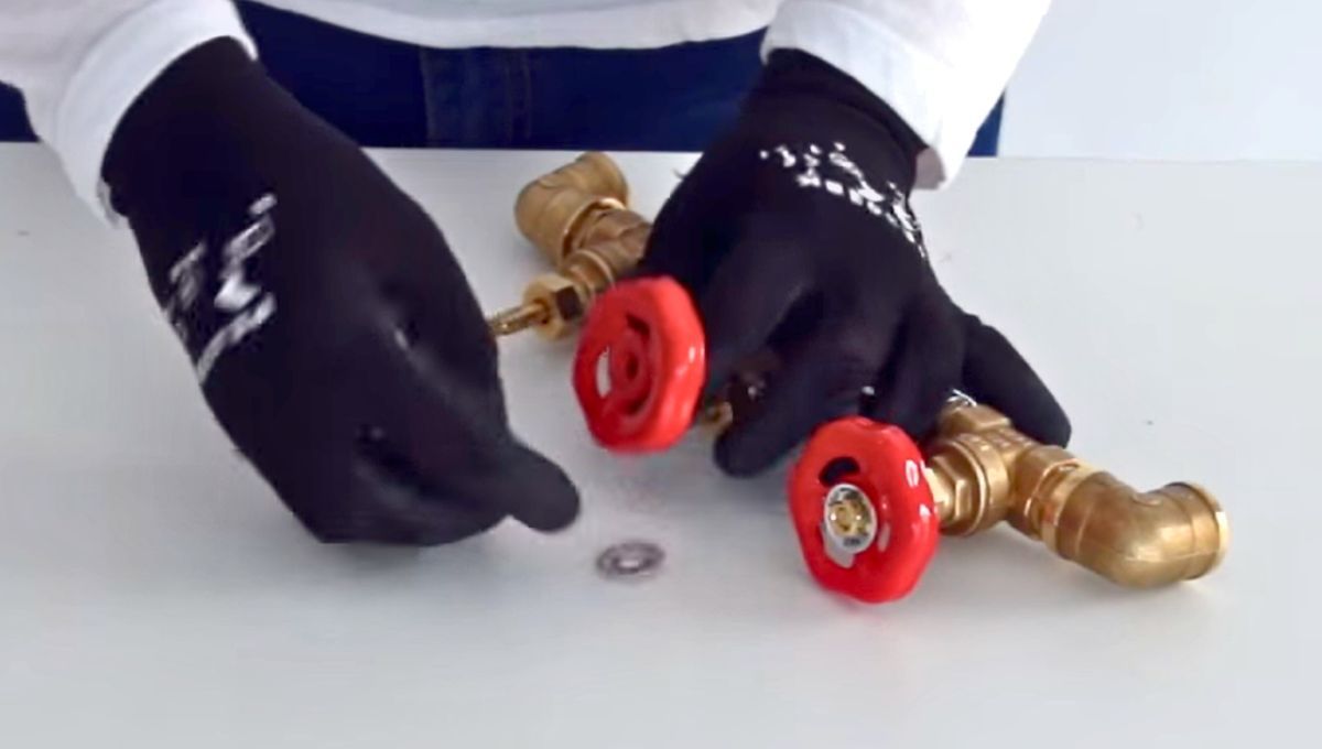 Si revisas la llave de paso y existe goteo, hay que cambiarla por una nueva y más moderna. Fuente: Leroy Merlin Si revisas la llave de paso y existe goteo, hay que cambiarla por una nueva y más moderna. Fuente: Leroy Merlin