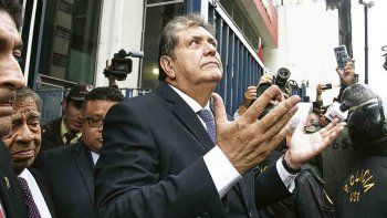 El ex presidente de Perú Alan García se disparó cuando iba a ser detenido