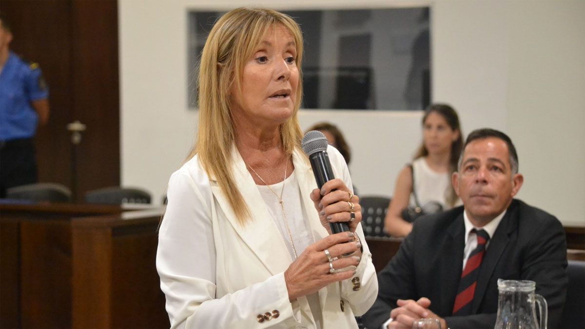 Claudia Vélez es la querellante de Javier Aquino, de 15 años, el hijo mayor de Rolando.