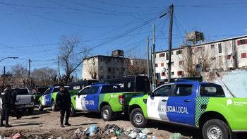 Un hombre muerto y un policía herido en un tiroteo tras un presunto intento de robo