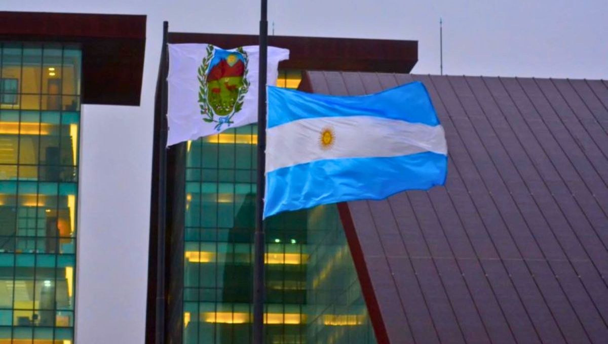 Bandera adoptada como tal el 22 de junio de 1988 bajo la Ley Provincial 4810 de San Luis. Bandera adoptada como tal el 22 de junio de 1988 bajo la Ley Provincial 4810 de San Luis.