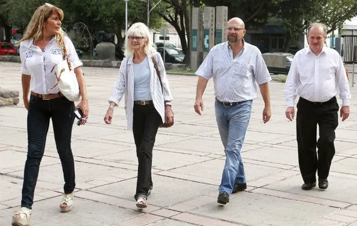 María Elena Fernández (entre su hija
