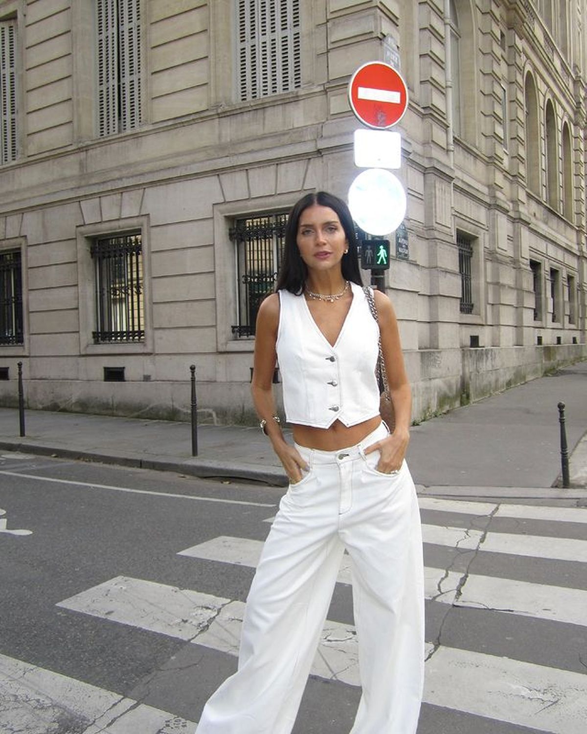 Zaira Nara confirma que es la reina del total off-white, estrena pantaloncitos y paraliza Paris. Zaira Nara confirma que es la reina del total off-white, estrena pantaloncitos y paraliza Paris.