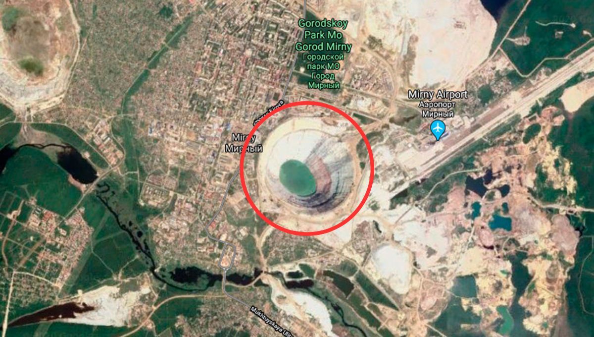 La mina más grande de diamantes se ve desde el espaciop 