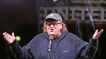 Michael Moore donó 10.000 dólares a Shakespeare in the Park