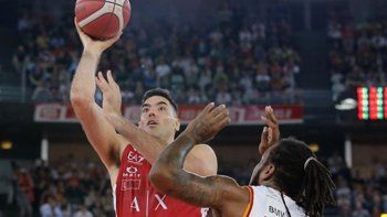 Luis Scola, interminable, fue figura en un nuevo triunfo del Olimpia Milano