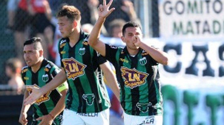 Festeja la Lepra: una goleada del Torito que ilusiona en el Parque