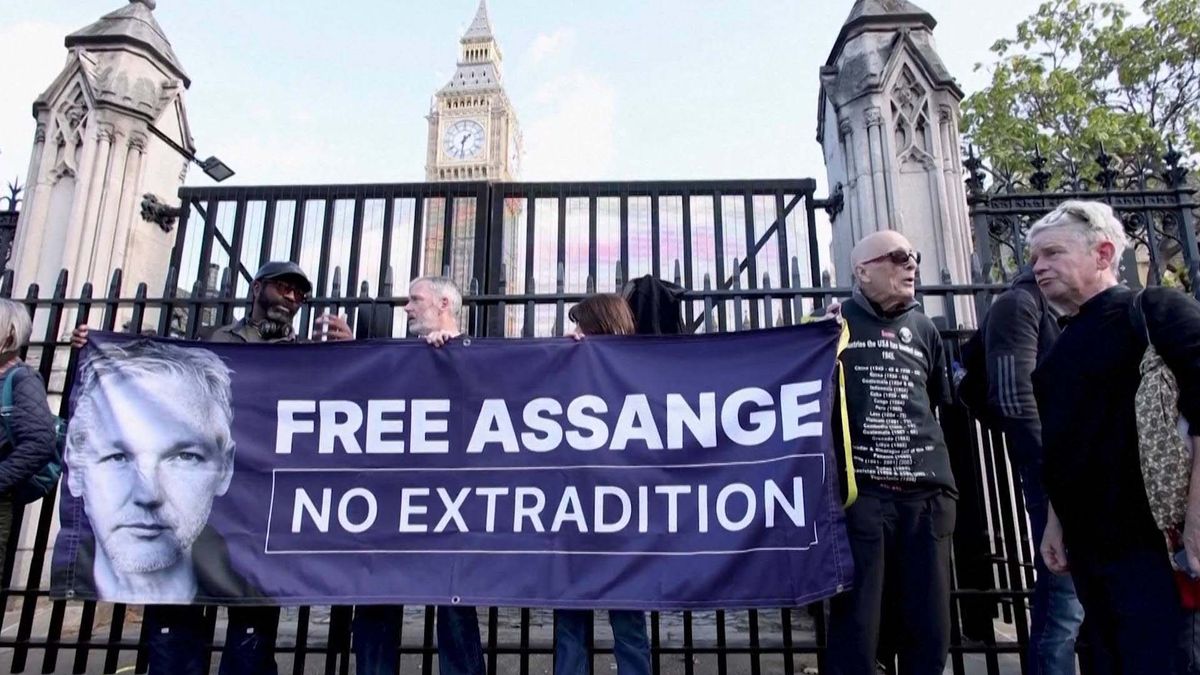 Las protestas de apoyo a Julian Assange se renuevan cada día reclamando la libertad del creador de WikiLeaks Las protestas de apoyo a Julian Assange se renuevan cada día reclamando la libertad del creador de WikiLeaks