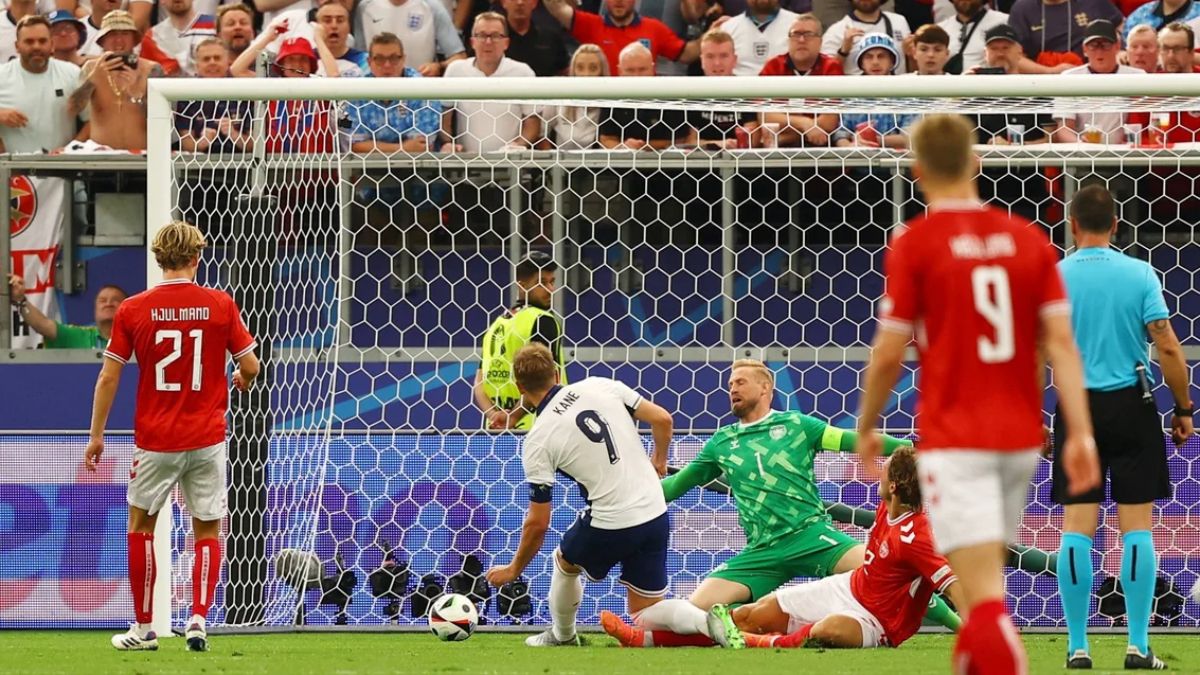 La Selección de Inglaterra se puso en ventaja con este gol de Harry Kane, pero pronto Dinamarca lo iba a empatar para repartirse honores en la Eurocopa.